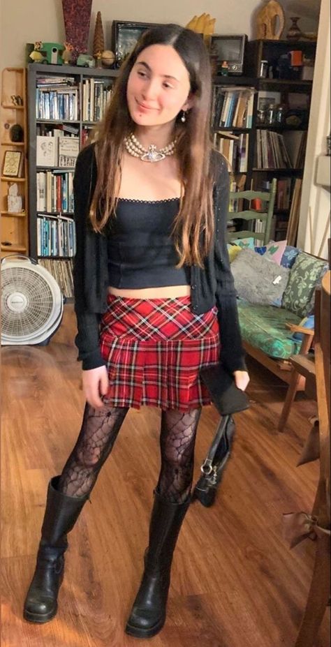 Miniskirt Outfits Winter, Miniskirt Outfits, Tartan Dress, Dream Style, Red Skirts, Skirt Outfit, Alternative Outfits, Plaid Skirt, Casual Fit