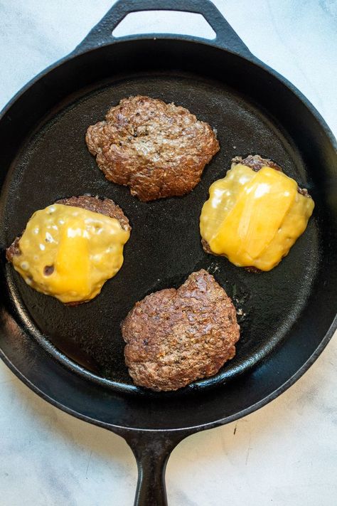 How to Cook a Burger Indoors on the Stove Hamburgers On The Stove, Handheld Recipes, Skillet Burgers, Best Burger Buns, Kitchen Swagger, Burgers On The Stove, Beef Ideas, Stomach Rumbling, Can Of Beer