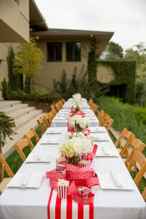 Table setting {event planner // So Eventful Productions} Wedding Favor Snacks, Birthday Party Movie Night, Vintage Circus Birthday Party, Party Movie Night, Vintage Circus Theme, Cirque Vintage, Carnival Baby Showers, Popcorn Cups, Circus Theme Party