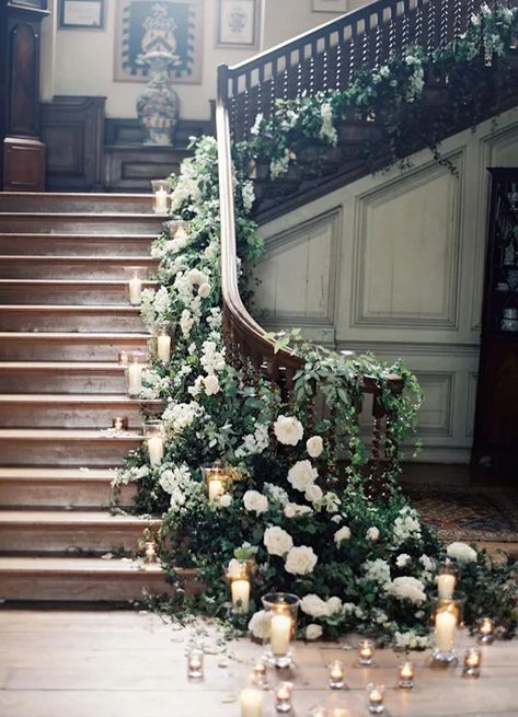 Wedding Staircase Decoration, Wedding Stairs, Wedding Church Aisle, Wedding Staircase, Pillar Candles Wedding, Staircase Decor Ideas, Candle Lit Wedding, Church Candles, Staircase Decor