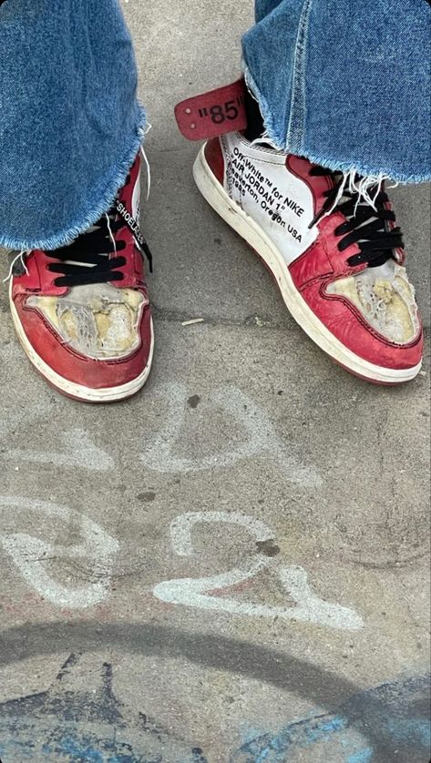 Destroyed Aesthetic, Off White Jordan 1 Chicago, Diana And Dallas, Diana Casillas, Walker Aesthetic, Off White Jordan 1, Nike Yeezy, Replica Sneakers, Air Jordan Nike