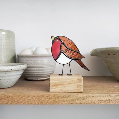 Beautifully illustrated and handcrafted in stained glass this little suncatcher would make a gorgeous, fun addition to any home. Whether displayed on your favourite shelf or shinning bright in front of your window. This little bird is a  great way to introduce some colour and create a more contemporary, curated space within your home. Each bird comes complete with a reclaimed wooden block with pre drilled holes to stand your bird on (extremely easy to assemble and disassemble for your needs). Yo Simple Stained Glass Designs, Stained Glass Robin, Free Stained Glass Patterns, Stained Glass Patterns Free, Glass Diy, Stained Glass Birds, Stained Glass Decor, Stained Glass Diy, Stained Glass Crafts