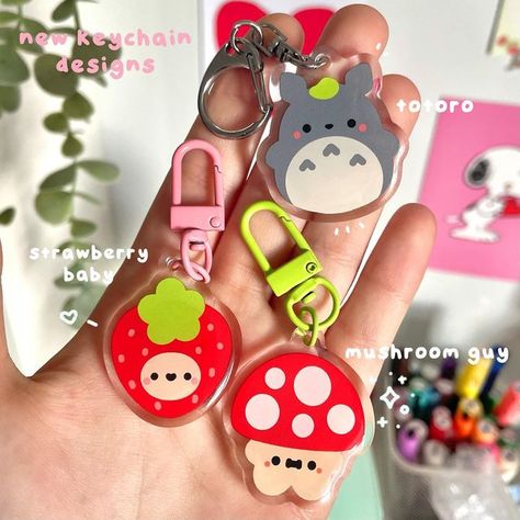 Vograce Keychain, Shrinky Dink Keychain, Shrinky Dink Art, Diy Shrink Plastic, Pottery Spoon Rest, Cool Keychains, Shrink Art, Strawberry Baby, Shrinky Dink