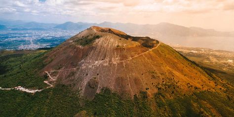 Mount Vesuvius, Day Trips From Rome, Pompeii And Herculaneum, Roman City, Hiking Destinations, Italy Travel Tips, Active Volcano, Tromso, Southern Italy