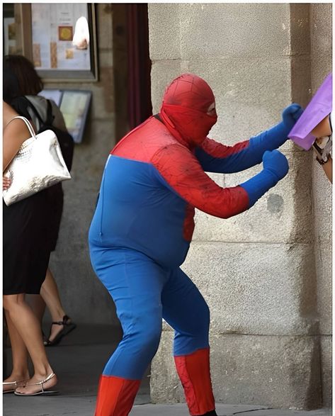 20 Spiderman Pics That Will Crack You Up and Make Your Weekend Awesome Funny Spider Man Pictures, Cursed Spiderman, Spiderman Fit, Spiderman Pics, Spiderman Memes, Very Funny Photos, Spiderman Meme, Spiderman Funny, Party Night Club Aesthetic