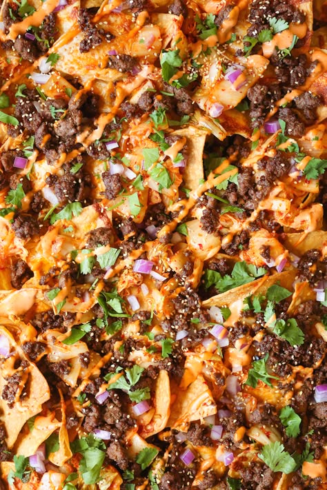 Korean Beef Appetizers, Sheetpan Nachos Recipe, Korean Beef Nachos, Korean Nachos Recipe, Korean Nachos, Kimchi Nachos, Asian Nachos, Nacho Ideas, The Best Nachos