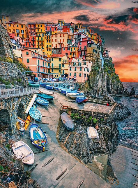 Manarola Cinque Terre Italy, Beach Bahamas, Manarola Italy, Cinque Terre Italy, Italy Photo, Coastal Towns, Places Around The World, International Travel, Wonderful Places