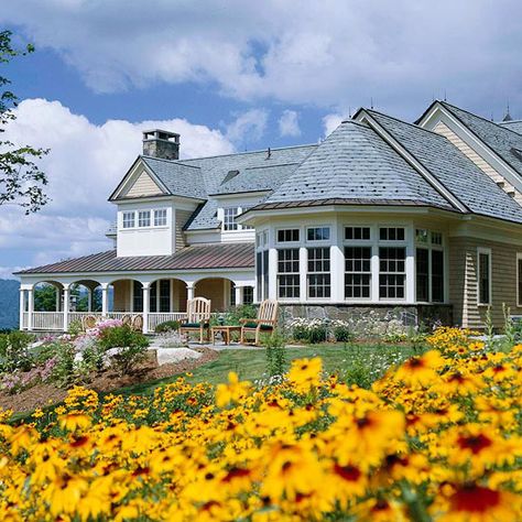 A wraparound porch provides the perfect place to enjoy panoramic views of stunning sunsets or storms rolling in, all beneath the roof's comfortable shelter: http://www.bhg.com/home-improvement/porch/porch/wrap-around-porch-ideas/?socsrc=bhgpin051514porchwithaview&page=2 Arched Porch, Wrap Around Porch Ideas, Circular Room, Front Porch Design Ideas, Porch Design Ideas, Wraparound Porch, Porch Addition, Nice House, Front Porch Design