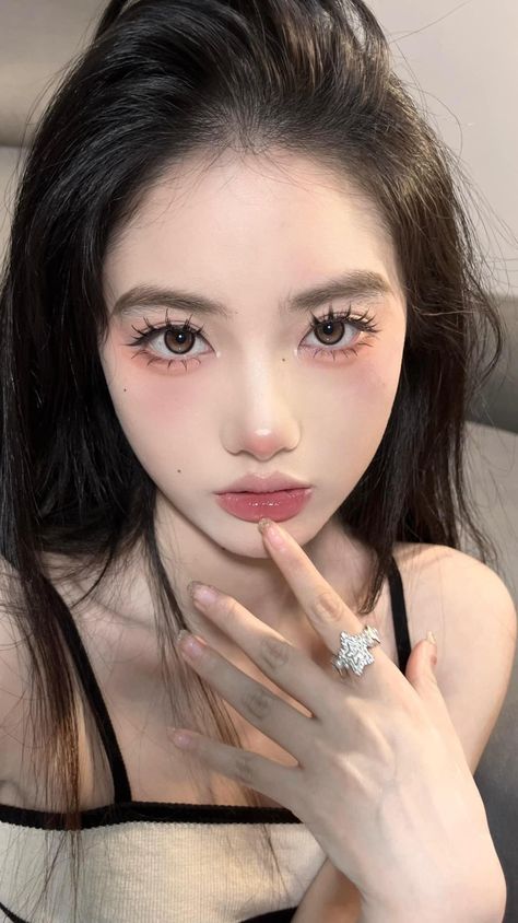 Makeup Ulzzang, Makeup Douyin, Tone Makeup, Douyin Makeup, Ulzzang Makeup, Eyelash Extension Kits, Make Up Inspo, Cat Face, Cool Tones