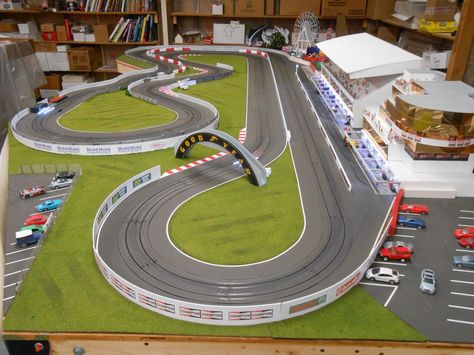 Afx track Scalextric Track, متحف فني, Race Car Track, Car Table, Ho Slot Cars, Slot Racing, Slot Machine Party, Slot Car Racing, Slot Car Tracks