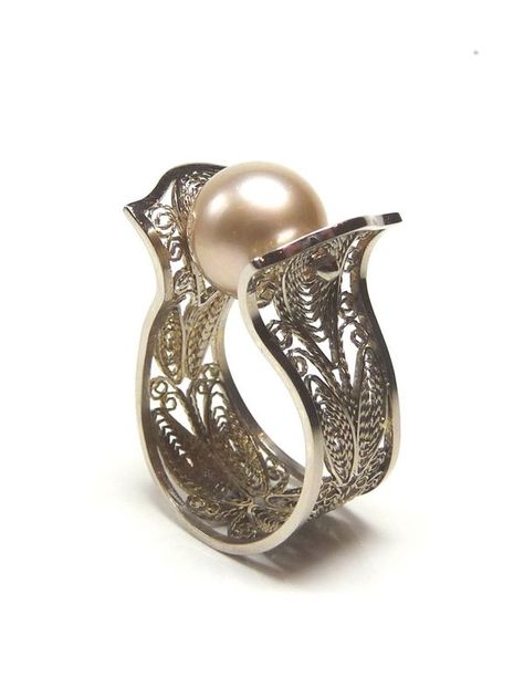 Jewelry Magic, Filigree Jewelry, Premier Designs Jewelry, Unusual Jewelry, Filigree Ring, I Love Jewelry, Silver Filigree, Intricate Design, Pearl Ring