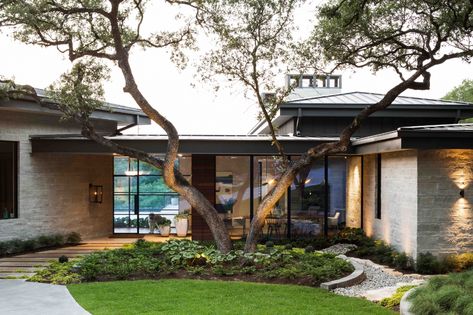 Meet the 12 Homes on the 2019 AIA Austin Homes Tour - Austin Home Magazine - Fall 2019 - Austin, TX Modern Ranch House, Zen House, Crown Ideas, Portfolio Project, Work Portfolio, True Homes, House Design Exterior, Modern Ranch, Austin Homes