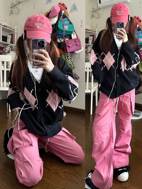 Pink Tomboy Outfit, Pink Y2k Outfit, Cute Tomboy Outfits, Androgynous Outfits, Korean Outfit Street Styles, Tomboy Outfits, Swaggy Outfits, Pink Outfits, Korean Street Fashion