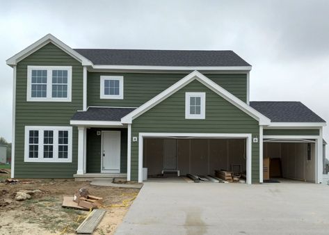 certainteed — PROJECTS — American Classic Roofing & Building Supply Vinyl Siding Color Schemes, Vinyl Siding Ideas Exterior, Green House Siding, Green Vinyl Siding, Certainteed Vinyl Siding, Certainteed Siding, Vinyl Siding Colors, Green Siding, Metal Roof Colors