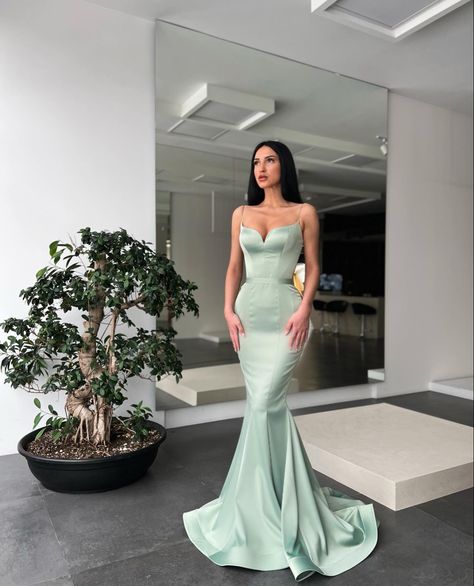 for online orders you can contact us : IG : liastubllaofficial ; liastublla Whatsapp:+38344462142 Email : onlineorders@liastublla.com Emerald Bridesmaid, Satin Long Prom Dress, Mermaid Sweetheart, Evening Party Dresses, Prom Dresses Long Mermaid, Corset Tops, Mermaid Prom Dress, Long Prom Dresses, Short Homecoming Dress