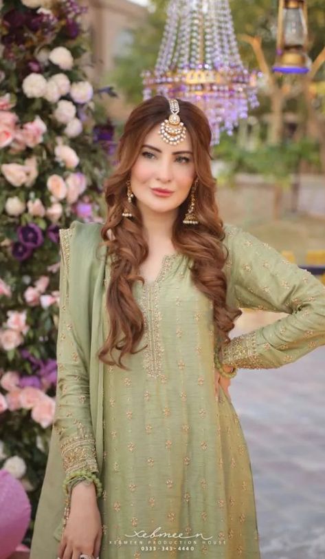 Barat Hairstyles, Mehndi Hair, Pakistani Makeup Looks, Welcome To My Youtube Channel, Red Bridal Dress, Mehndi Dress, Engagement Hairstyles, Mehendi Outfits, Velvet Dress Designs