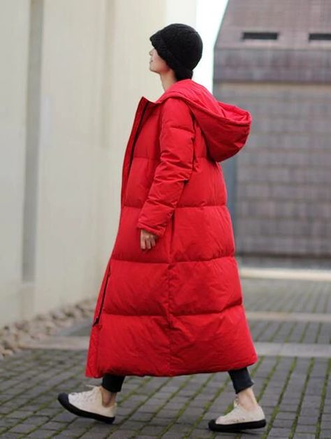 Excellent serves its function Winter Warm Outfits, Puffy Winter Jacket, Red Long Coat, Red Puffer Coat, Women Winter Coat, Long Down Coat, Winter Puffer, Long Puffer Coat, Winter Outfits Cold