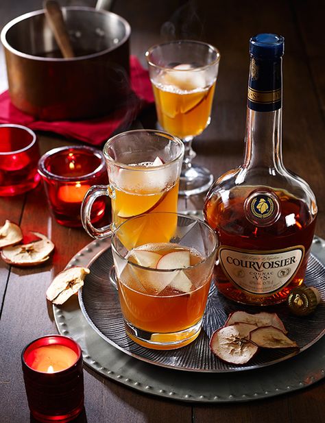 Our fail-safe way of getting that warm and fuzzy festive feeling is with a glass of this Courvoisier spiced apple warmer Courvoisier Cocktails, Christmas Baking Recipes Easy, Drink Styling, Cognac Cocktail, Christmas Baking Easy, Christmas Puddings, Christmas Turkey, Best Christmas Recipes, Cooking Advice