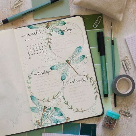 𝑳𝒐𝒗𝒆 𝑫𝒓𝒂𝒈𝒐𝒏𝒇𝒍𝒊𝒆𝒔? We created a dragonfly-inspired journal spread just for you! 😉 #bulletjournal #bulletjournaling ⁠ #bulletjournalcommunity #bulletjournaljunkies ⁠ #bulletjournallove #bulletjournaladdict ⁠ #bulletjournalideas #bulletjournals ⁠ #bulletjournalinspiration #bulletjournalspread ⁠ #bulletjournalist #bulletjournalnewbie ⁠ #bulletjournalweekly #bulletjournalcollection ⁠ #showmeyourbulletjournal #bulletjournalsouthafrica⁠ #bulletjournalinspo #bulletjournal2023 Calender Journals, Whimsical Art Journal, Bullet Journal Ideas Templates, Bullet Journal Quotes, Bullet Journal Paper, Bullet Journal Hacks, Aesthetic Journal, Diy Journal Books, Bullet Journal Diy