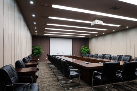 Meeting Room Design Office, Conference Room Design, Meeting Room Design, Office Interior Design Modern, Modern Office Interiors, Office Meeting Room, Conference Hall, Hospital Interior Design, Ceiling Design Bedroom