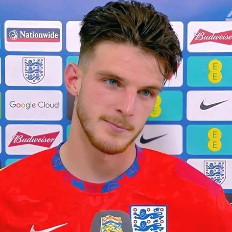 Declan Rice Haircut, England Football Players, England Squad, Best Soccer Shoes, England National Football Team, Good Morning People, Declan Rice, Boy Haircut, England National Team