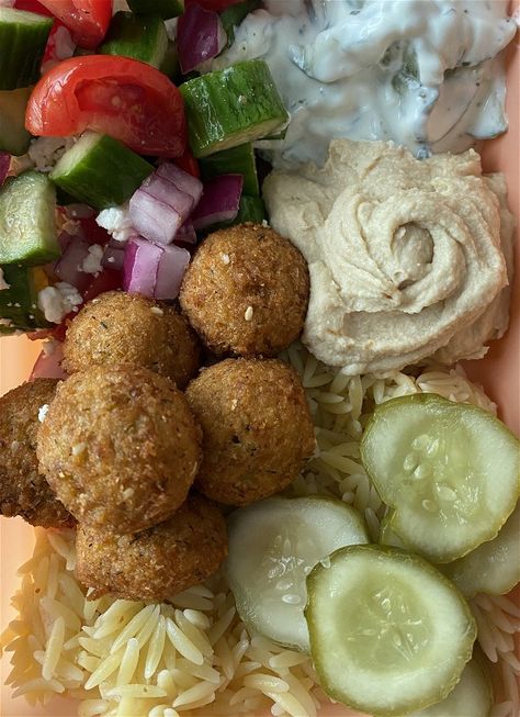 Dill Pickle Falafel Bowl Dill Pickle Falafel Recipe, Dill Pickle Falafel, Falafel Bowl, Dill Pickle Slices, Falafel Recipe, Trader Joes Recipes, Falafels, Onion Relish, Vegan Main Dishes