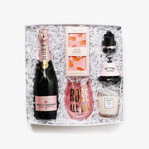 Rose Wine Gift Basket Ideas, Champagne And Flowers Gift, Personalized Wine Gift Basket, Champagne Snacks, Champagne Theme Gift Basket, Wine Gift Basket Ideas, Moet Rose, Champagne Gift Baskets, Wine Gift Basket