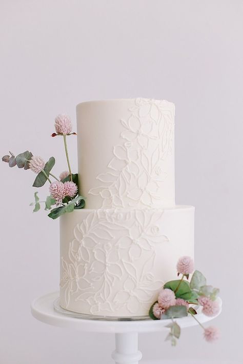 Gold Cake Topper, Lace Wedding Cake, Floral Wedding Cakes, Pink Wedding Cake, Chic Autumn, White Wedding Cakes, Simple Wedding Cake, White Wedding Cake, Elegant Wedding Cakes