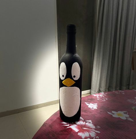 Cartoon Bottle Painting, Glass Bottle Painting Aesthetic, Diy Bottle Art, Bottle Art Projects, Onam Outfits, Happy Penguin, Cartoon Decoration, Penguin Cartoon, Easy Doodles