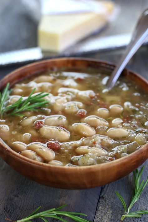 Italian White Bean Soup tastes like you slaved over a stove all day but it is an easy soup that comes together in just about 30 minutes. Made with cannellini beans, bacon, rosemary and garlic. This soup is quick, easy and tastes amazing. #WhiteBeanSoup #EasyBeanSoup #TuscanWhiteBeanSoup #QuickBeanSoup https://www.thefedupfoodie.com Italian White Bean Soup, Easy Sourdough Starter, Green Bean Stir Fry, Chicken Gumbo Soup, Bean Stir Fry, Cannellini Beans Soup, Soup With Pasta, Cannellini Beans Recipes, Tuscan Bean Soup