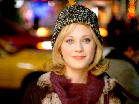 I like blond Zooey. Zoey Deschanel Elf, Zoey Deschanel Blonde, Zooey Deschanel Elf, Jovie Elf, Red Indian Outfit, Zoe Deschanel, Zooey Deschanel Hair, Manic Pixie Dream, Musical Hair