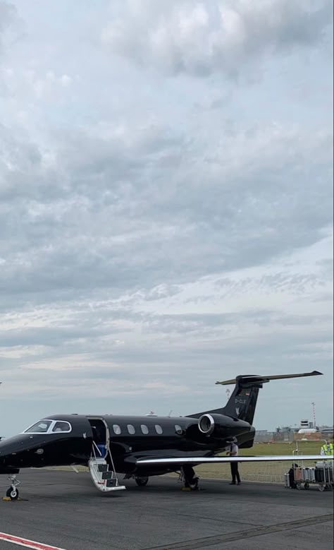 Black Private Jet, Rowan Kane The Fine Print, Private Jet Aesthetic, Jet Aesthetic, Dreamland Billionaires Series, Rowan Kane, Dreamland Billionaires, Luxury Lifestyle Couple, Luxury Private Jets