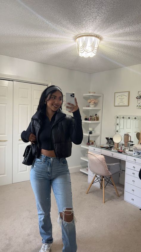 Cute Everyday Outfits With Jeans, Puffer Best Fits, Black Cropped Gilet Outfit, Cloth Headband Outfit, Cute Basic Outfits Fall, Headband Fall Outfit, Fall Outfits With Headbands, Cropped Puffer Vest Outfit Black Women, Abercrombie Jeans Outfit Winter