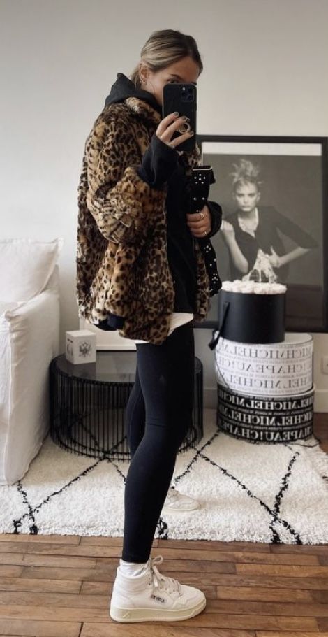 Mascara Leopard Leggings Shirt, Leopard Leggings Outfit, Mascara Leggings Leopard Done, Leopard Coat Outfit Grunge, Black Cheetah Print Leggings, Oversized Casual Leopard Print Sweater, Leopard Leggings, Blazer Outfits For Women, Leggings Outfit