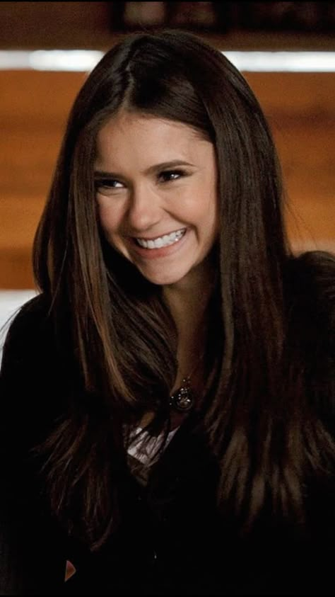 Elena Gilbert Smiling, Elena Gilbert Smile, Elena Gilbert Hair, Hayley And Elijah, Elena Gilbert Style, Elena Damon, Katerina Petrova, Brunette Makeup, Vampire Diaries Cast