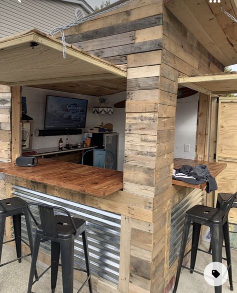 Outdoor Bar And Grill, Patio Plan, Bbq Shed, Outdoor Kitchen Design Modern, Outdoor Grill Station, Diy Outdoor Bar, Bar Shed, Kitchen Design Layout, Outdoor Kitchen Bars