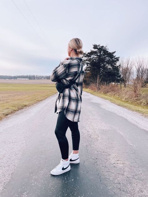 Outfits With Nike Blazers And Leggings, Cute Outfit Ideas With Nike Blazers, Winter Nike Blazer Outfit, High Tops With Leggings Outfits, High Top Sneakers Leggings Outfit, Leggings And Blazers Outfit, Nike Blazer Hi Top Outfit, Black Leggings White Converse Outfits, Winter Nike Outfit