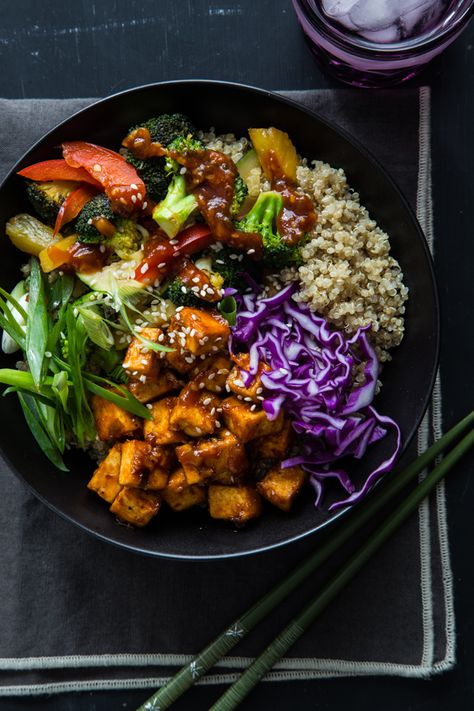 Healthy Buddha Bowl, Tofu Bowls, Vegetarian Bowls, Bowl Meals, Buddha Bowls Recipe, Mapo Tofu, Korean Barbecue, Veggie Bowl, Veggie Stir Fry