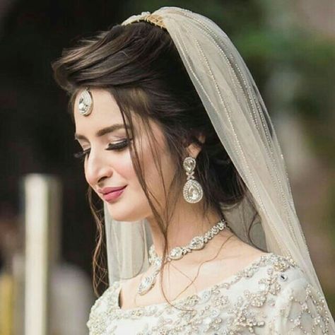 Love Poses Couple, Walima Hairstyles, Satin Long Sleeve Wedding Dress, Couple Wedding Poses, Bridal Dresses 2022, Love Poses, Miraculous Ideas, Pakistani Bridal Hairstyles, Bridal Hairstyle Indian Wedding