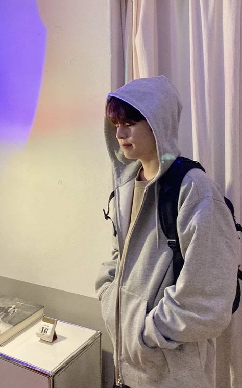 Seungmin Hoodie, Stray Kids Seungmin, Love My Husband, Lee Know, Boyfriend Material, Bangtan Sonyeondan, Cute Pictures, My Heart