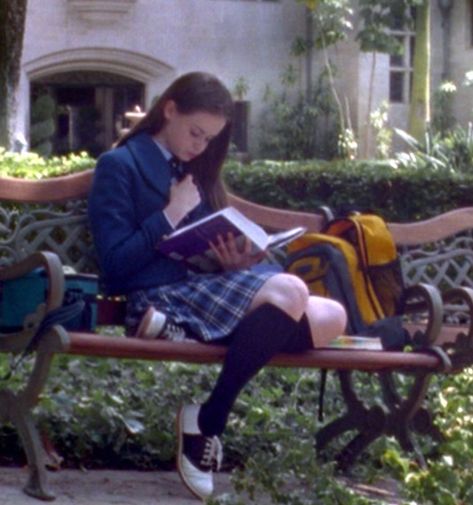 Rory Gilmore Aesthetic, Gilmore Outfits, Gilmore Girls Fall, Rory Gilmore Style, Gilmore Aesthetic, Alluka Zoldyck, Paris Geller, Romanticising School, Michelle Trachtenberg