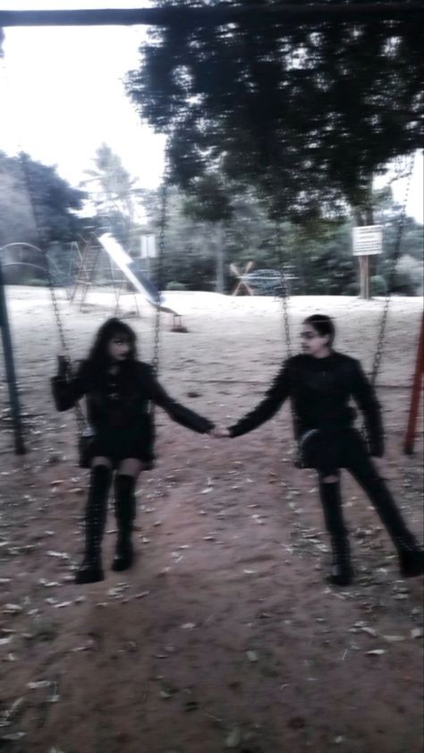 Emo And Metalhead Couple, Cute Metalhead Couples, Goth Couples Aesthetic, Cute Goth Couples, Goth Lesbian Couple Aesthetic, Goth Bf Aesthetic, Goth X Metalhead, Goth And Metalhead Couple, Goth Relationship Aesthetic