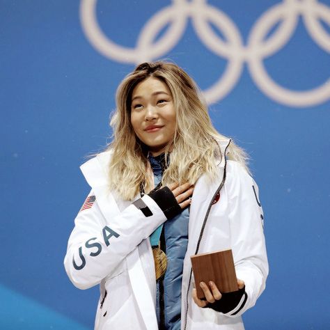 Chloe Kim Snowboarder, Olympic Icons, Female Hunter, Chloe Kim, Pyeongchang 2018 Winter Olympics, Winter Olympic Games, Professional Athlete, Action Sports, Winter Olympics