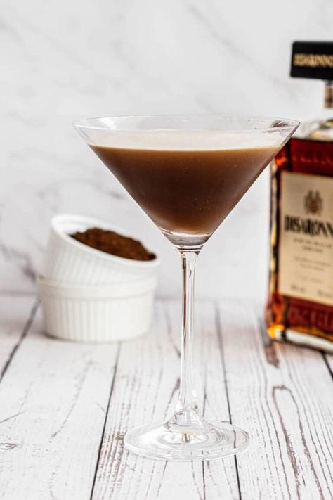 Amaretto Espresso Martini - Mint and Twist Cocktail Amaretto, Lavender Martini, Frozen Drinks Alcohol, Blueberry Gin, Cocktail Recipes Whiskey, Frozen Cocktail Recipes, Kahlua Coffee Liqueur, Martinis Drinks, Cocktail Drinks Alcoholic