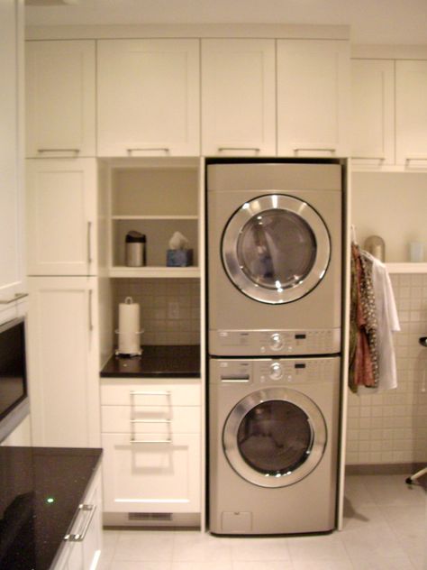 Appears to be a good hang-drying area.  Like the stainless but needs to be side-by-side on pedastals Diy Lavanderia, Laundry Room Decorating, Laundry Room Storage Shelves, Small Laundry Room Organization, Room Storage Diy, Mudroom Laundry Room, Laundry Room Layouts, Laundry Design, Farmhouse Laundry Room