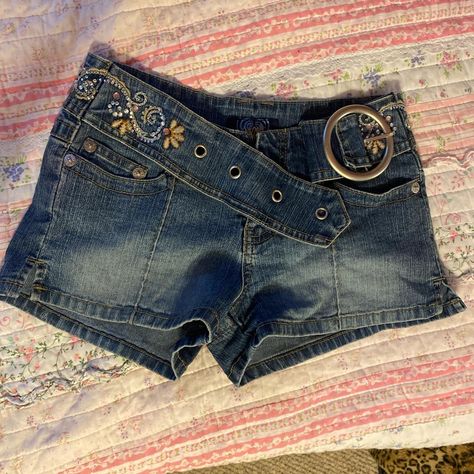 Bedazzled Shorts, Shorts With Rhinestones, Denim Shorts Y2k, Sew Ideas, Shorts Y2k, Favorite Outfit, Denim Shorts, Vision Board, Fashion Inspo