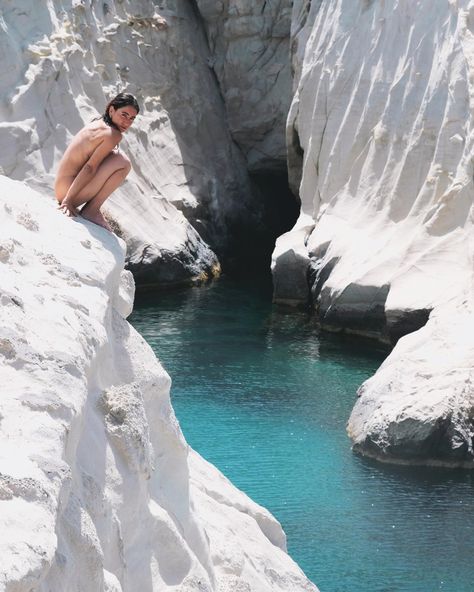 girl on a white cliff with blue waters in milos greek island Milos Greece Aesthetic, Coastline Aesthetic, Greek Summer Aesthetic, Aesthetic Turquoise, Greece Milos, Greece Aesthetics, Turquoise Aesthetic, Greek Beach, Greece Aesthetic