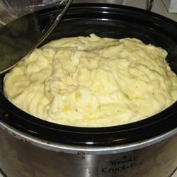 Slow Cooker Mashed Potatoes | "Glad to have found this recipe. This makes Thanksgiving and other family get-togethers so much easier." Reheat Mashed Potatoes, Basic Mashed Potatoes, Slow Cooker Mashed Potatoes, Make Ahead Mashed Potatoes, Mashed Potato Recipes, Crock Pot Cooking, Freezer Meals, Thanksgiving Recipes, Crock Pot