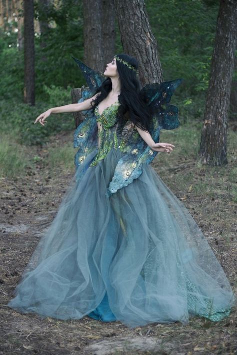 Easy fairy costume ideas for women Fairy Costume Ideas For Women, Easy Fairy Costume, Forest Fairy Outfit, Fairy Outfit Ideas, Fairy Costume Ideas, Outfit Ideas Drawing, Woodland Fairy Costume, Fairy Costume Diy, Fairy Photoshoot