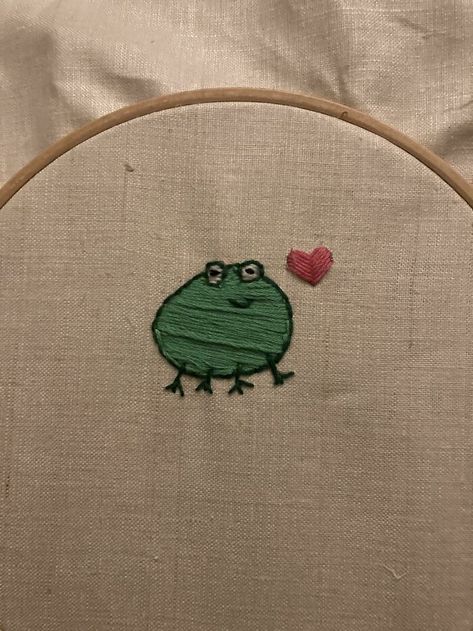 First Project Ever Frog Hand Embroidery, Frog Embroidery Simple, Pun Embroidery, Silly Embroidery, Embroidery Patterns Easy, Funny Hand Embroidery, Frog Embroidery, Embroider Ideas, Clothes Embroidery